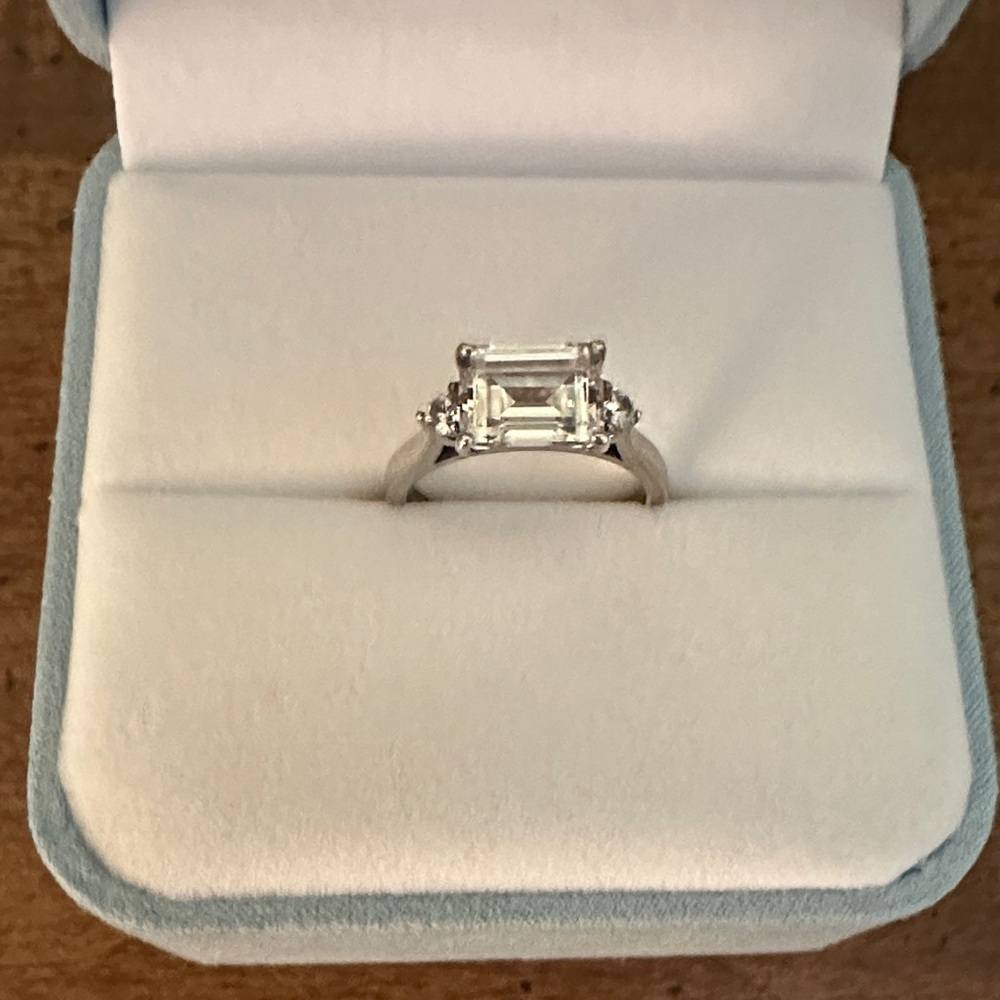Elegant Silver Ring with Clear Gemstone